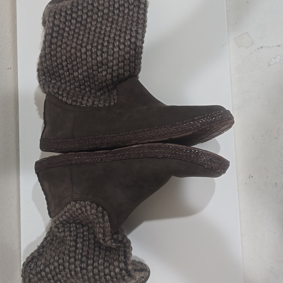 🌾 UGG LYZA WOOL BLEND KNIT BOOTS - Picture 8 of 13